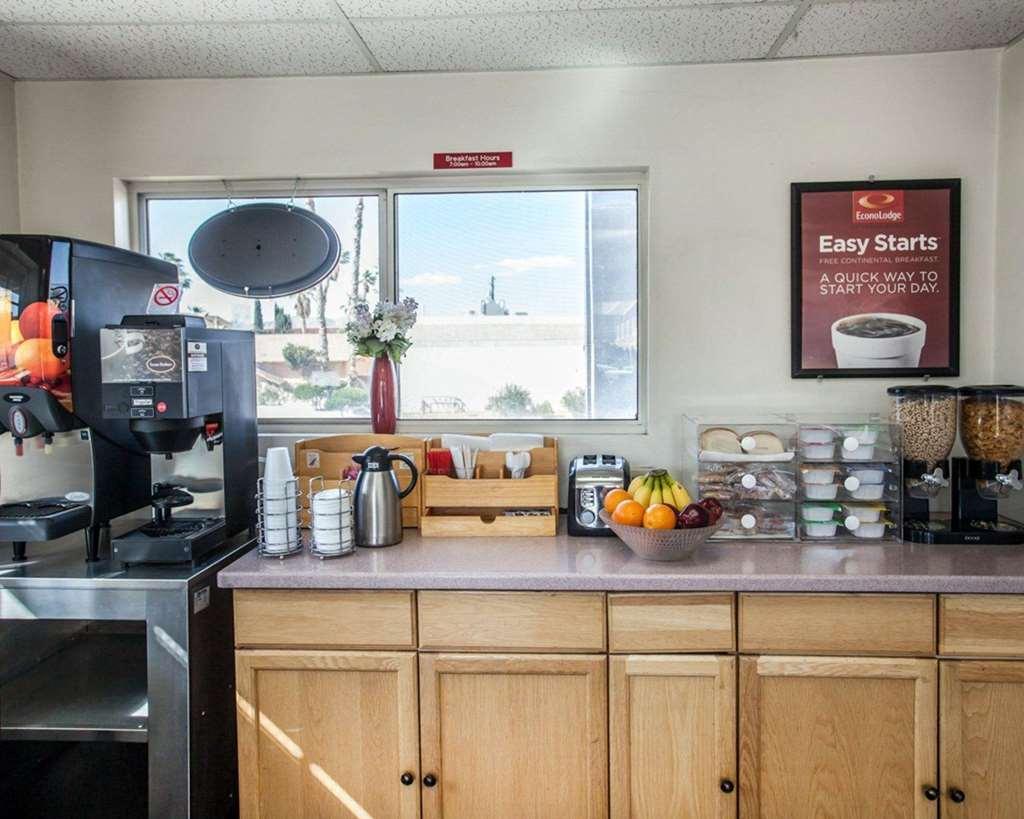 Econo Lodge On Historic Route 66 Barstow Restaurant photo