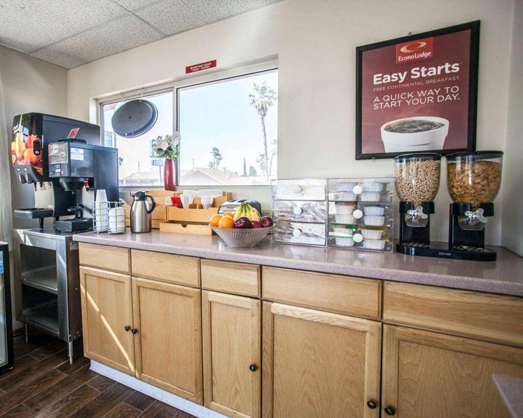 Econo Lodge On Historic Route 66 Barstow Restaurant photo